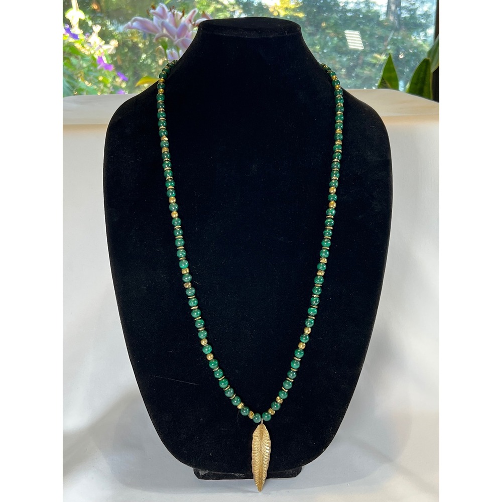 Nico Green Malachite Bead Necklace Gold Tone Feather Pendant 20 Inch